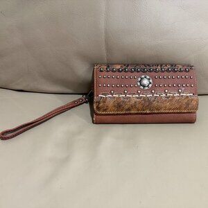 TRINITY RANCH PURSE (WALLET) (PREOWNED)